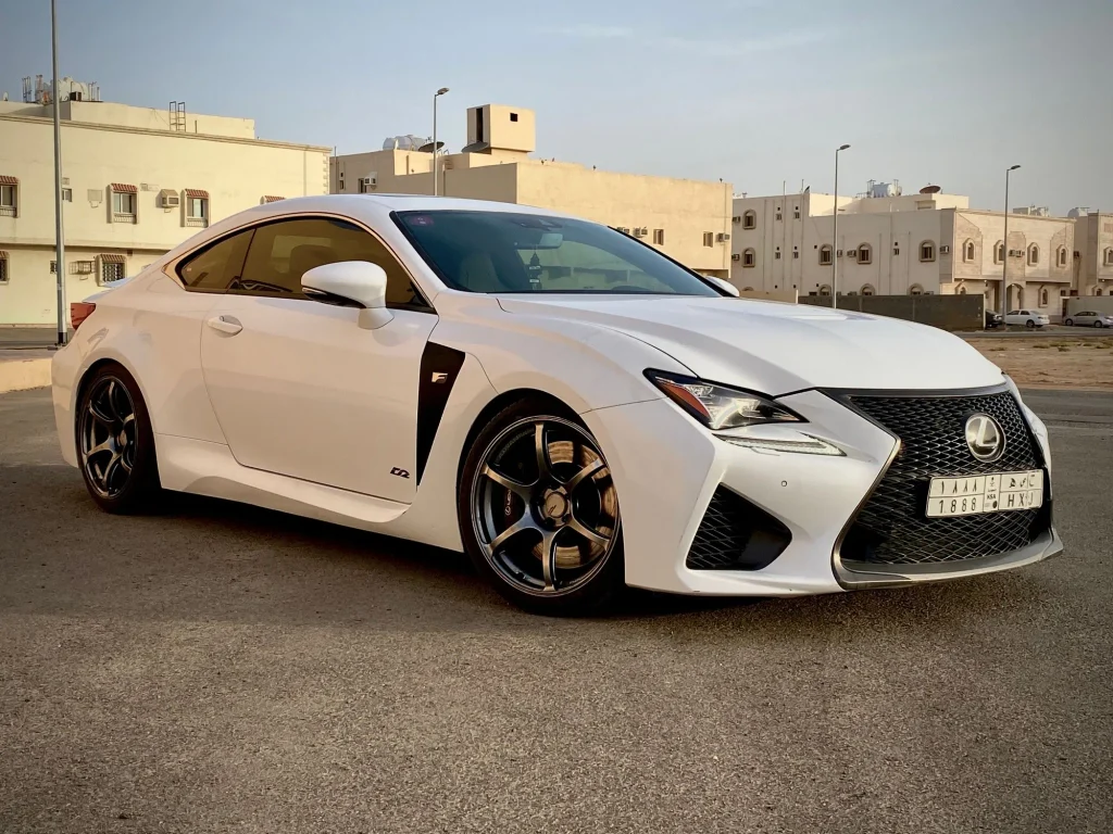 ADVAN Racing RGIII(RG3)を装着したレクサスRC Fの車体全景