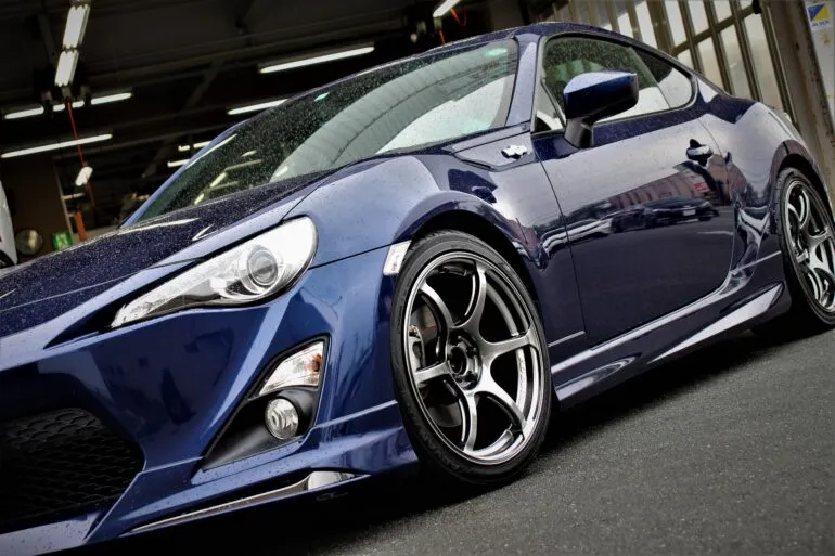 ADVAN Racing RGIII(RG3)を装着したブルーのトヨタ86