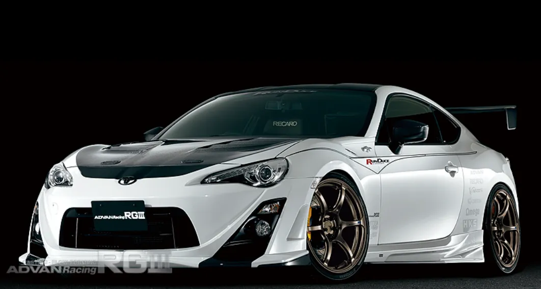 ADVAN Racing RG3を装着したトヨタ86のフロントスタイル
