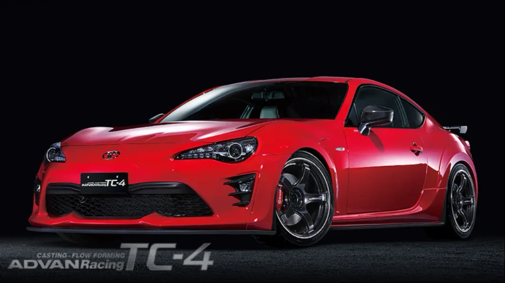 ADVAN Racing TC-4のブラック系ホイールを装着したトヨタ86