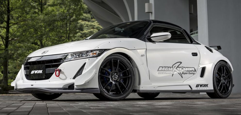 work ホイール EMOTION CR Kiwamiのツインファイブスポーク装着例 - 白いスポーツカーの革命的デザイン