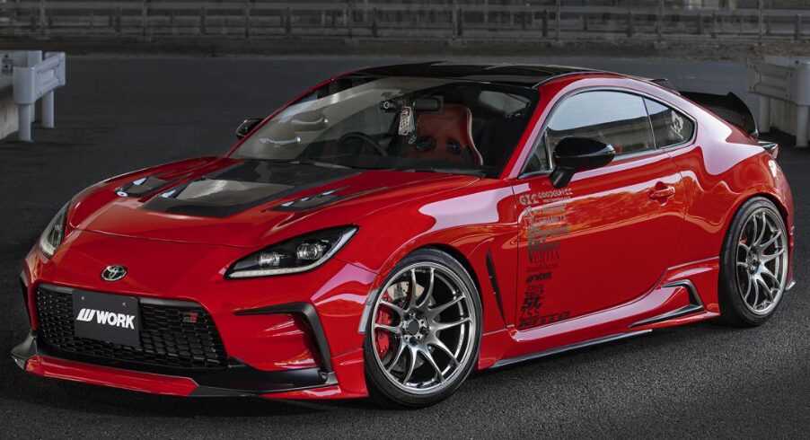 work ホイール装着したトヨタGR86のカスタム例 - EMOTION CR Kiwamiホイール実装