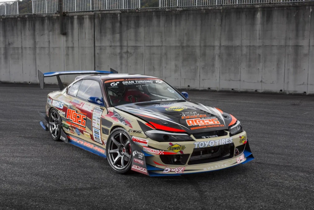 WORK EMOTION T7Rを装着したドリフト競技車両のフロントビュー