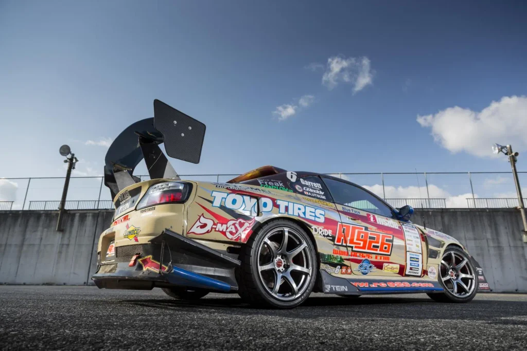 WORK EMOTION T7Rを装着したドリフト競技車両のリアビュー