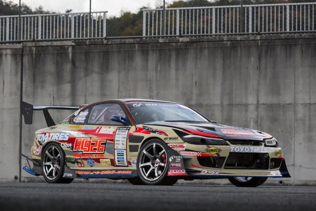 WORK EMOTION T7Rを装着したドリフト競技用スポーツカー