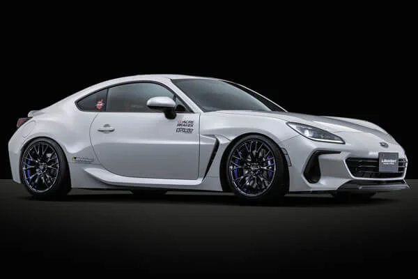 WedsSport SA-20Rを装着したトヨタGR86のフロント斜めからの外観