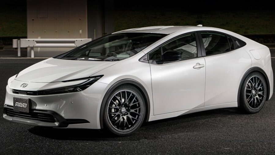 レイズホイール 18インチ装着プリウス - RAYS HOMURA 2x9Plus適合車種とサイズ例