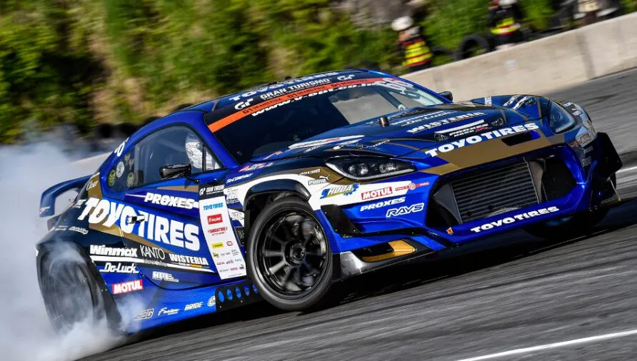 RAYS gramLIGHTS 57NRを装着したドリフト競技車両