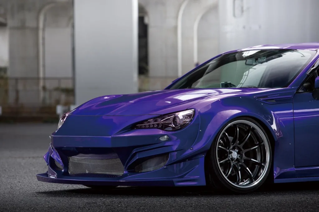紫色のトヨタ86に装着されたZR10 2Pホイールのフロントビュー