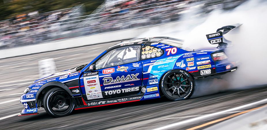 グラムライツ 57NR装着のD1グランプリ参戦車両 - レイズ最強ホイールの競技実績を証明するドリフトシーン