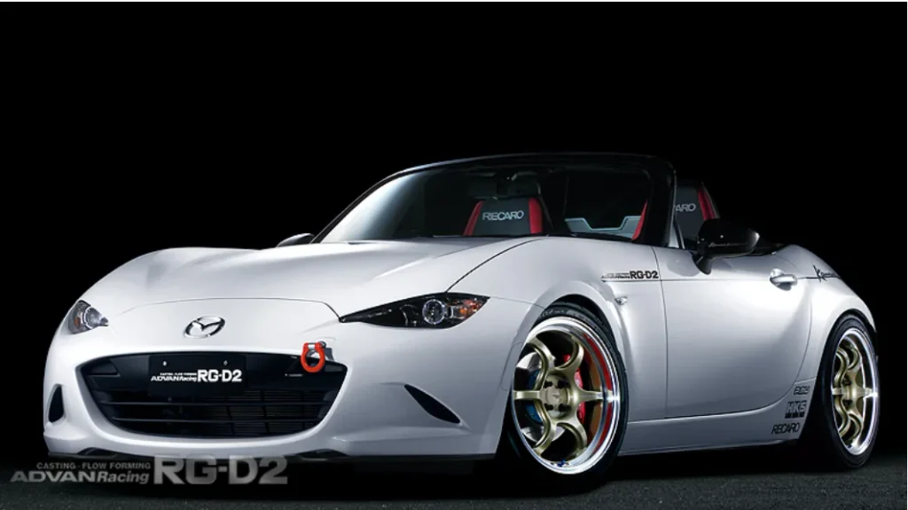 ADVAN Racing RG-D2を装着したシルバーのマツダ ロードスター