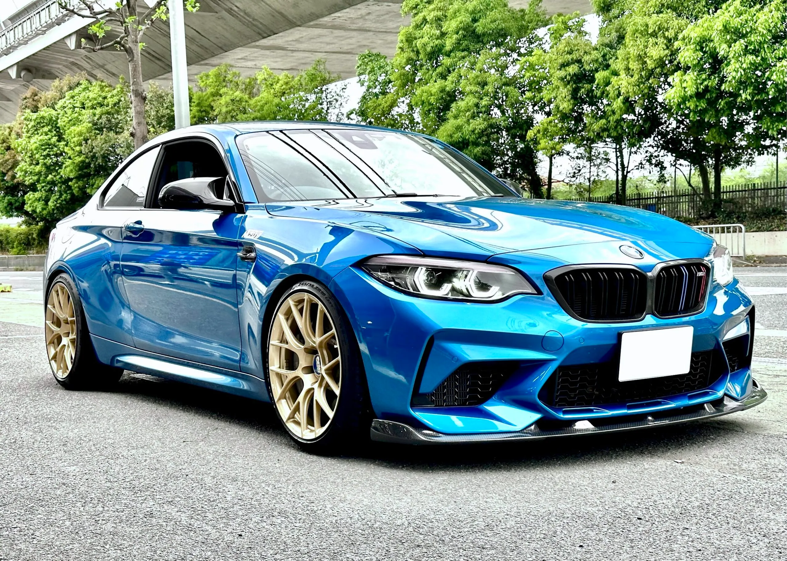 BBS RE-V7 ゴールドを装着したBMW M2