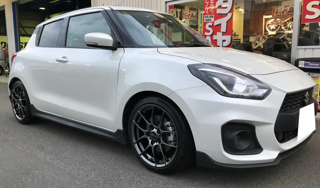 BBS RFを装着したスズキ スイフトスポーツ ZC33S ホワイト