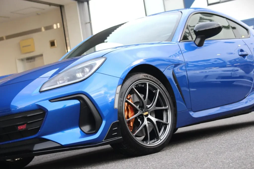 BBS RI-Aを装着したブルーのBRZ STI Sport