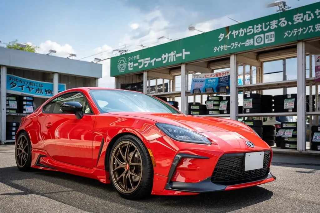 BBS RI-Aを装着したレッドのトヨタ GR86