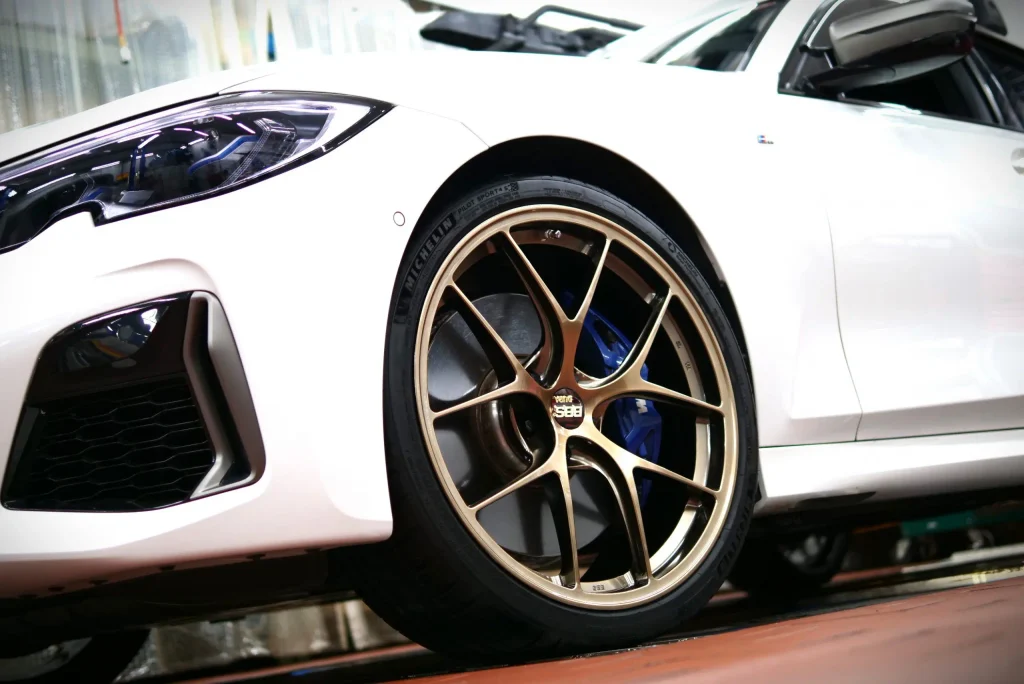 BBS RI-Dを装着した白いBMW Z4