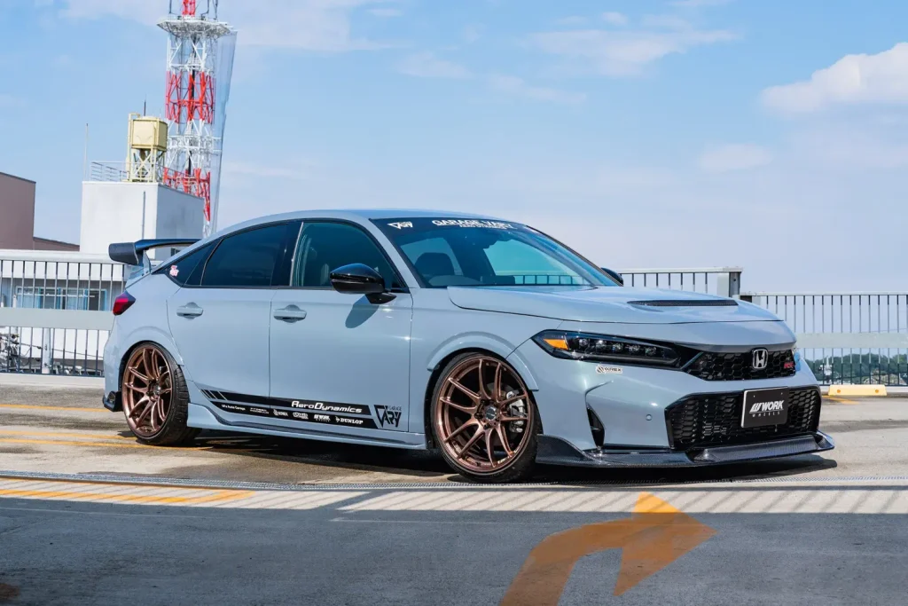WORK EMOTION CR Shigoku アームドチタンを装着したホンダ シビックRS