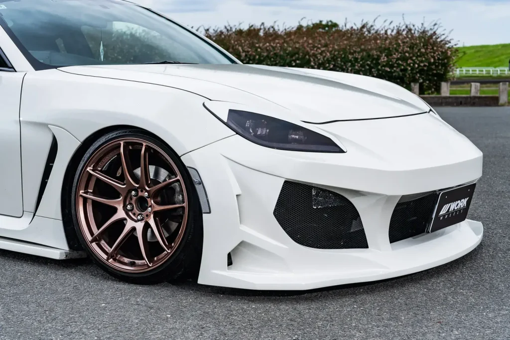 WORK EMOTION CR Shigoku アームドチタンを装着した白い日産シルビア S15