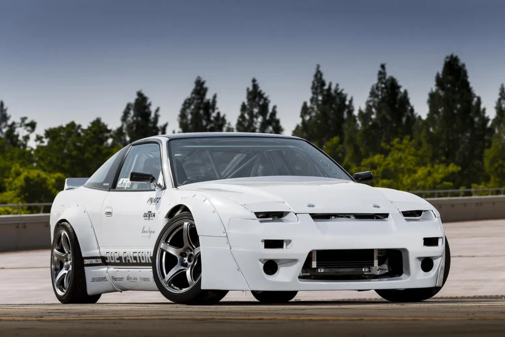 WORK EMOTION T5Rのシルバーホイールを装着した白のシルビアS13