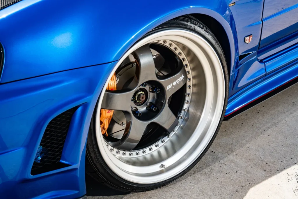 スカイラインGT-R R34に装着されたWORK MEISTER S1の深リム5本スポークホイール