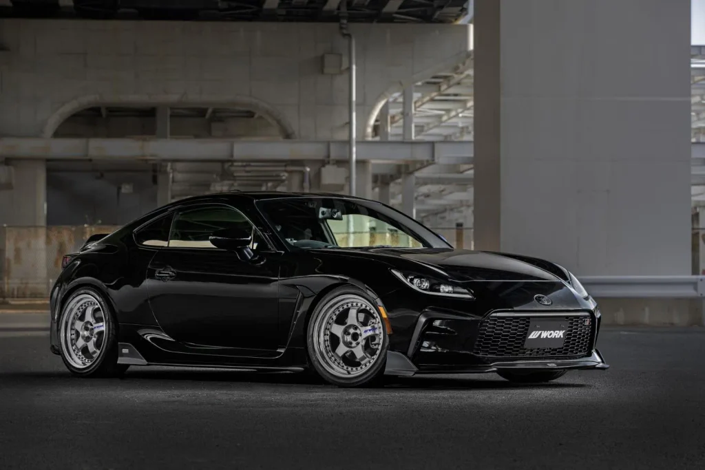 WORK MEISTER S1の深リムホイールを装着したブラックのトヨタGR86