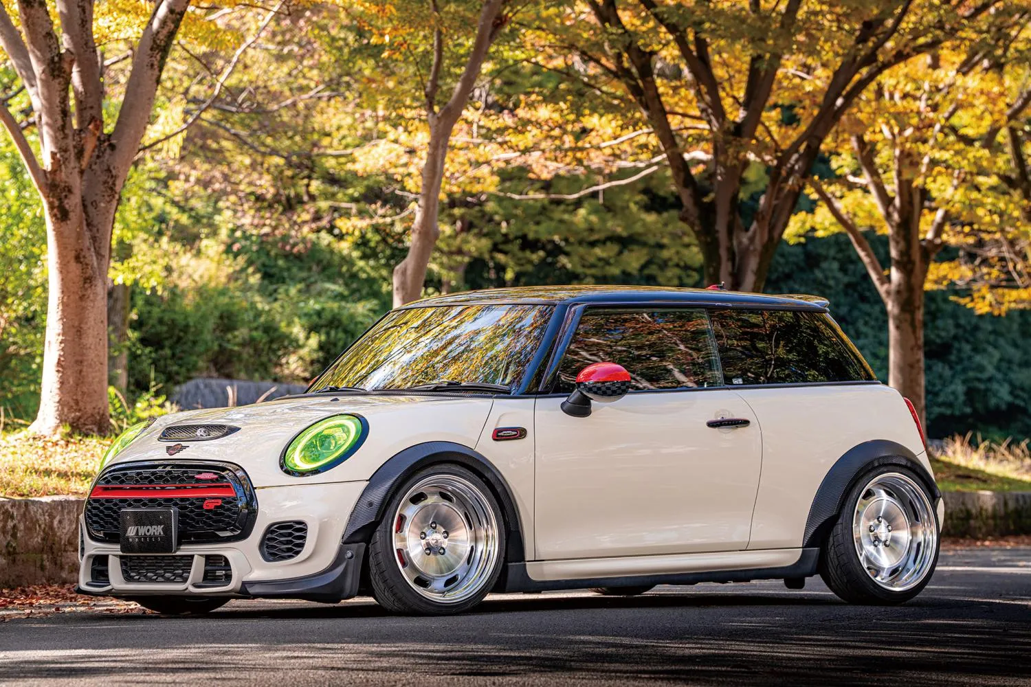 WORK Seeker DTを装着したMINI Cooper