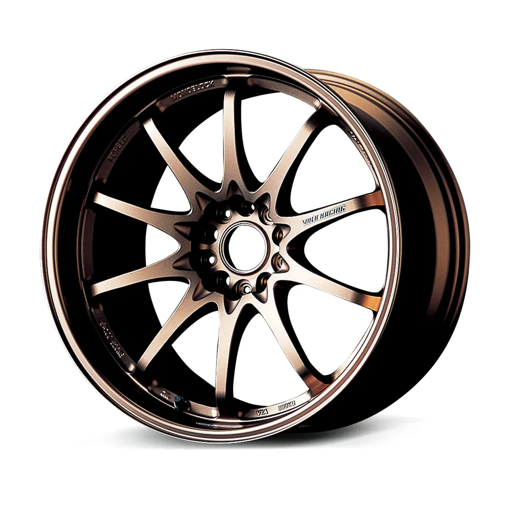 ブロンズカラーのRAYS VOLK RACING CE28N・10スポークホイール単体を斜め前から撮影した写真